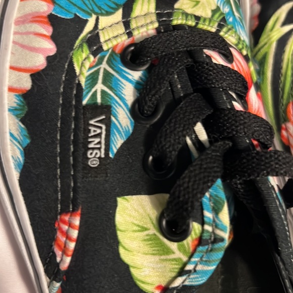 🚫SOLD🚫Vans Woman’s Authentic Hawaiian Floral Skate Shoe - Black - Picture 13 of 13